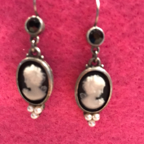Cameo earrings - Picture 2 of 2